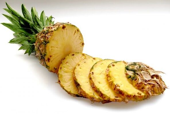Ananas je namirnica koja pomaže u skidanju viška kilograma. 